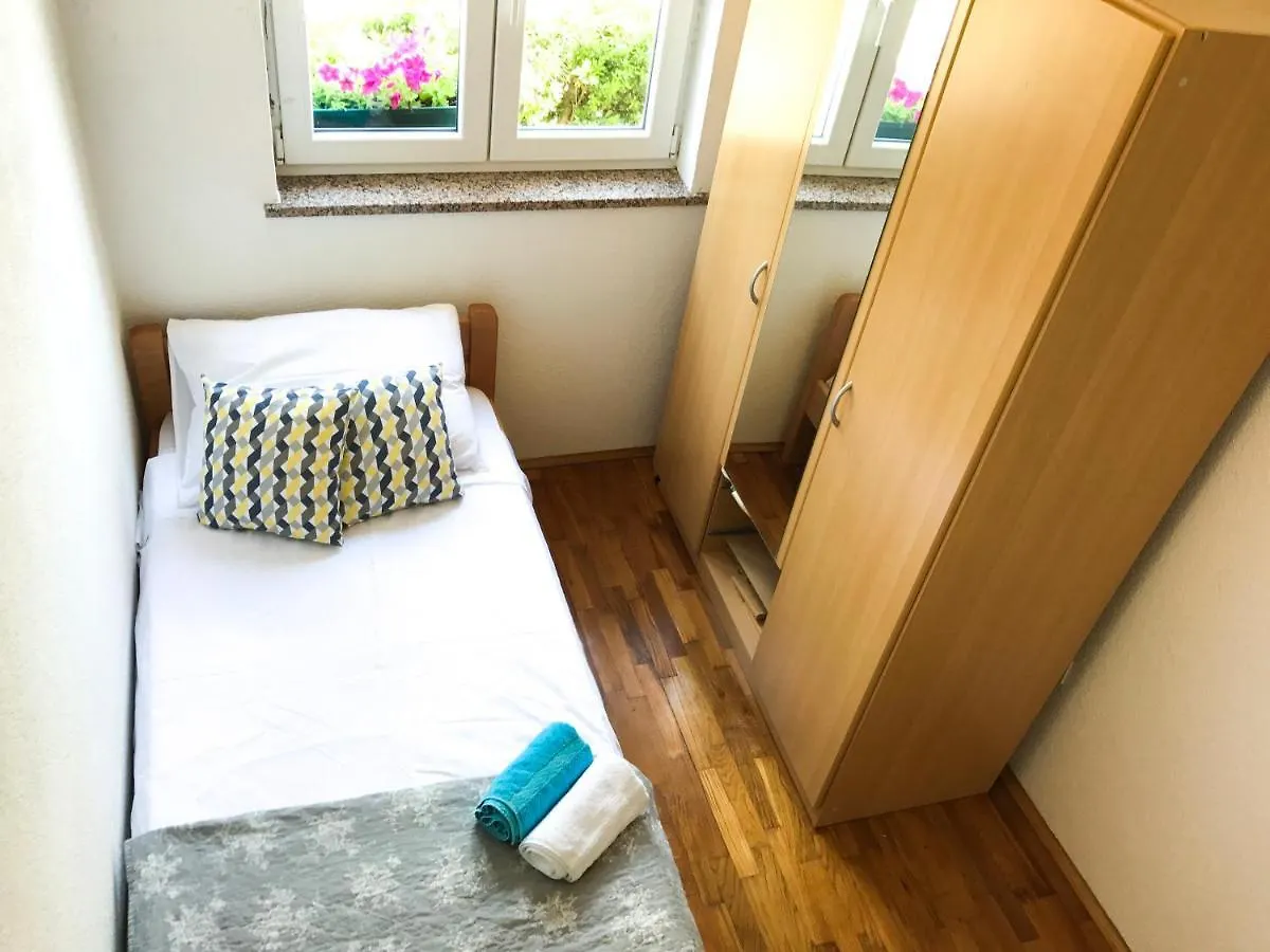 Apartment Ema Malinska 0*,