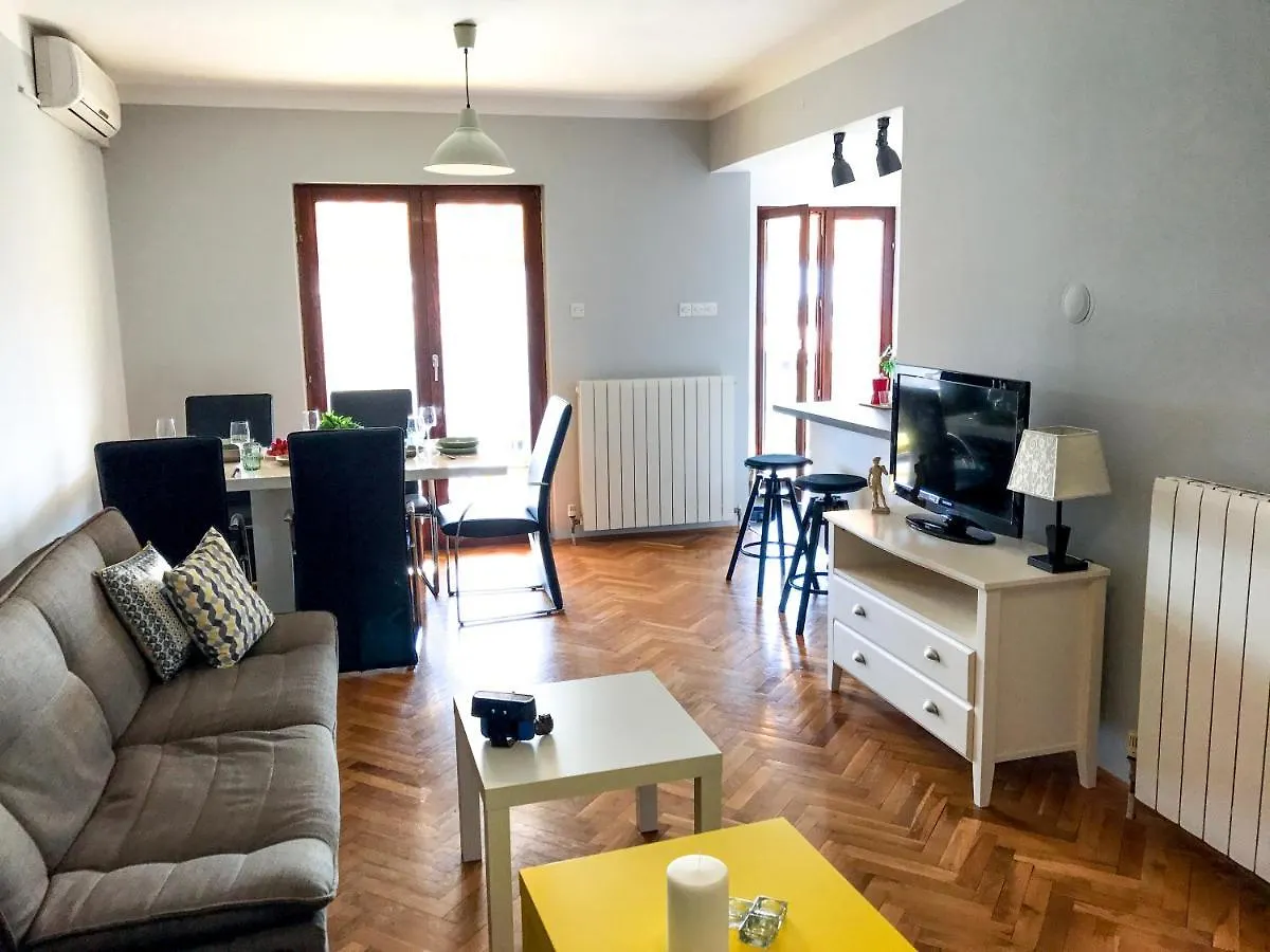 Apartment Ema Malinska 0*,  Croatia