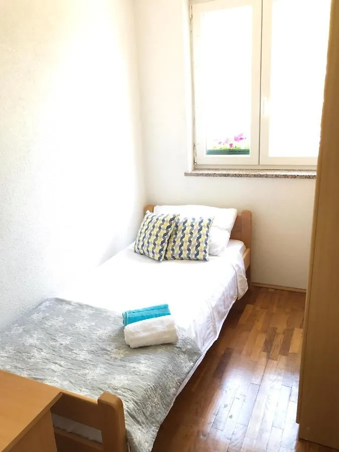 Apartment Ema Malinska